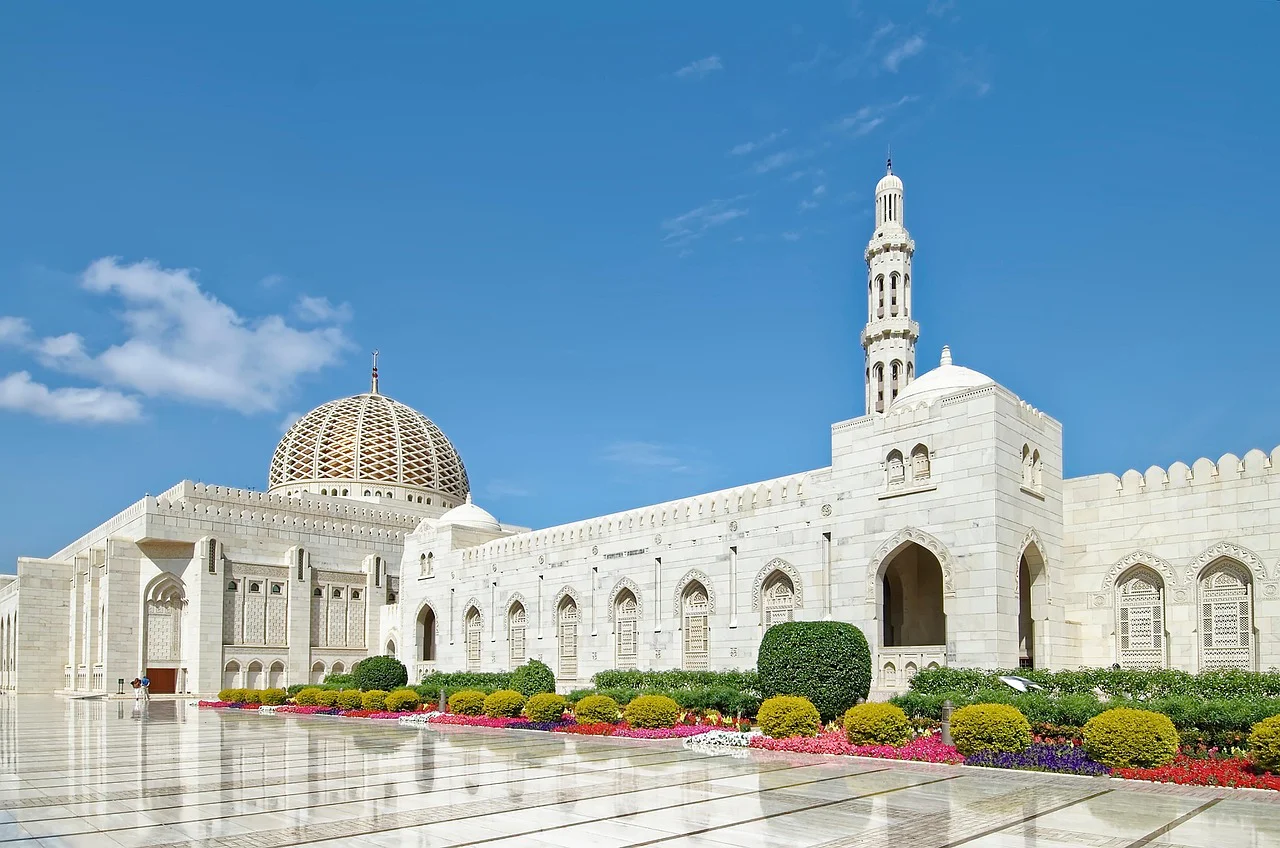 makalu-sultan-qaboos-grand-mosque-5963726_1280