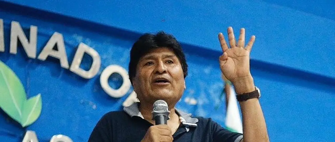 evo-morales-en-un-evento-partidario_101-13926753_20251211135321